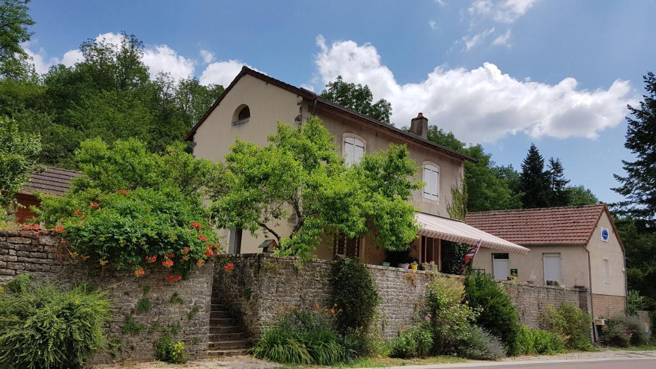 La Providence, Chambres D'Hotes Saint-Sernin-du-Plain Bagian luar foto