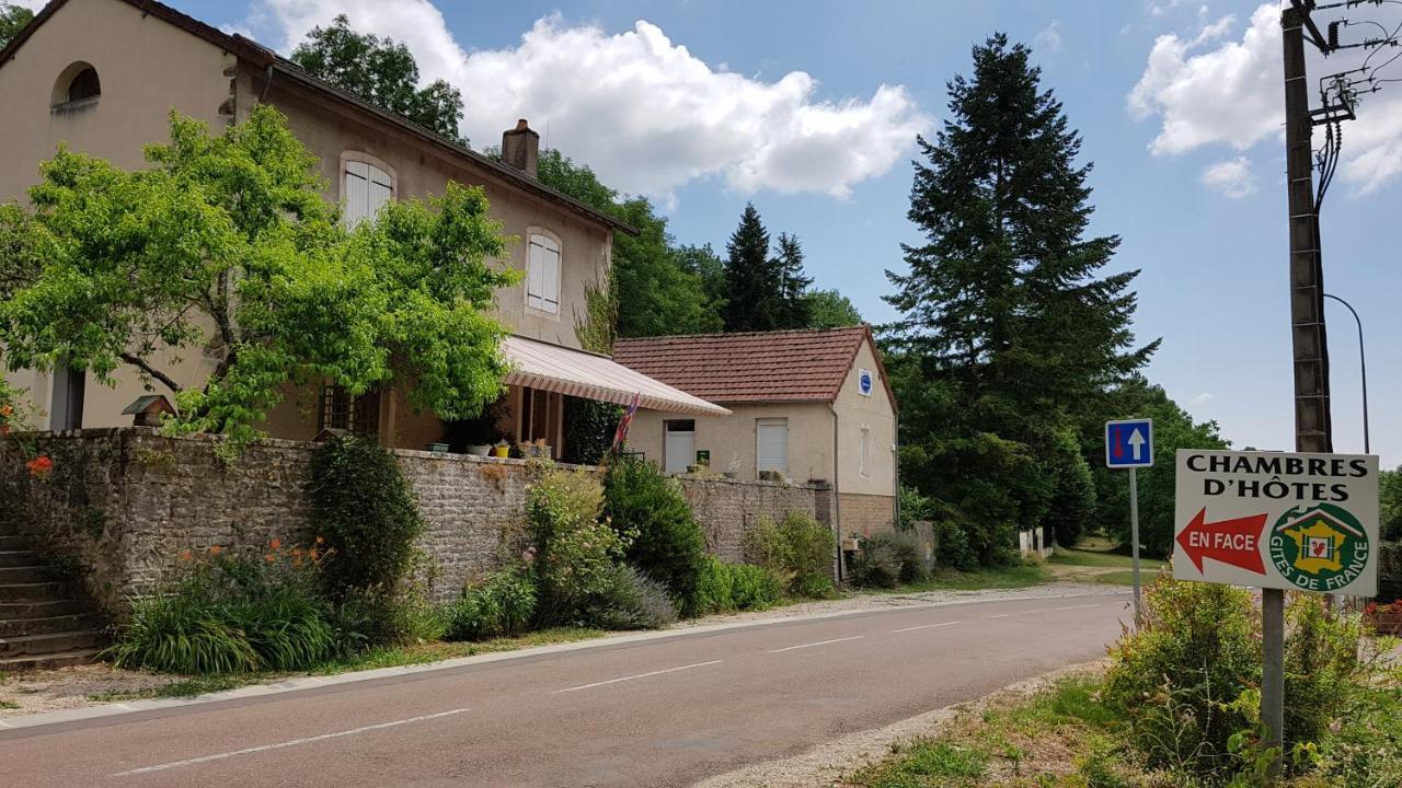 La Providence, Chambres D'Hotes Saint-Sernin-du-Plain Bagian luar foto